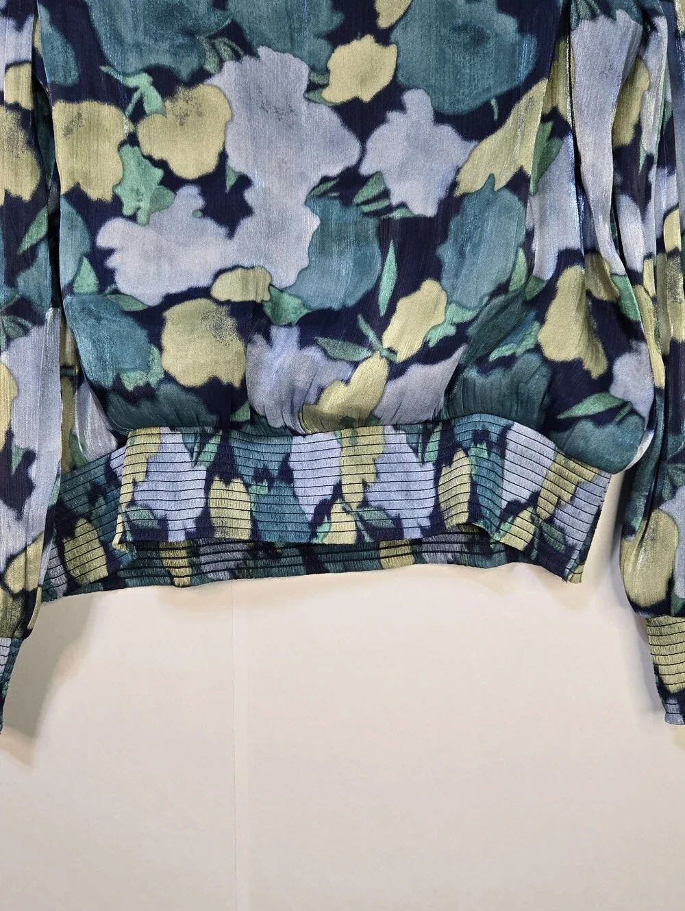 TWRHLL Size M Water Color Print L/Sl Blouse With Elastic Wide Hem & Sleeves NWOT - Picture 4 of 9